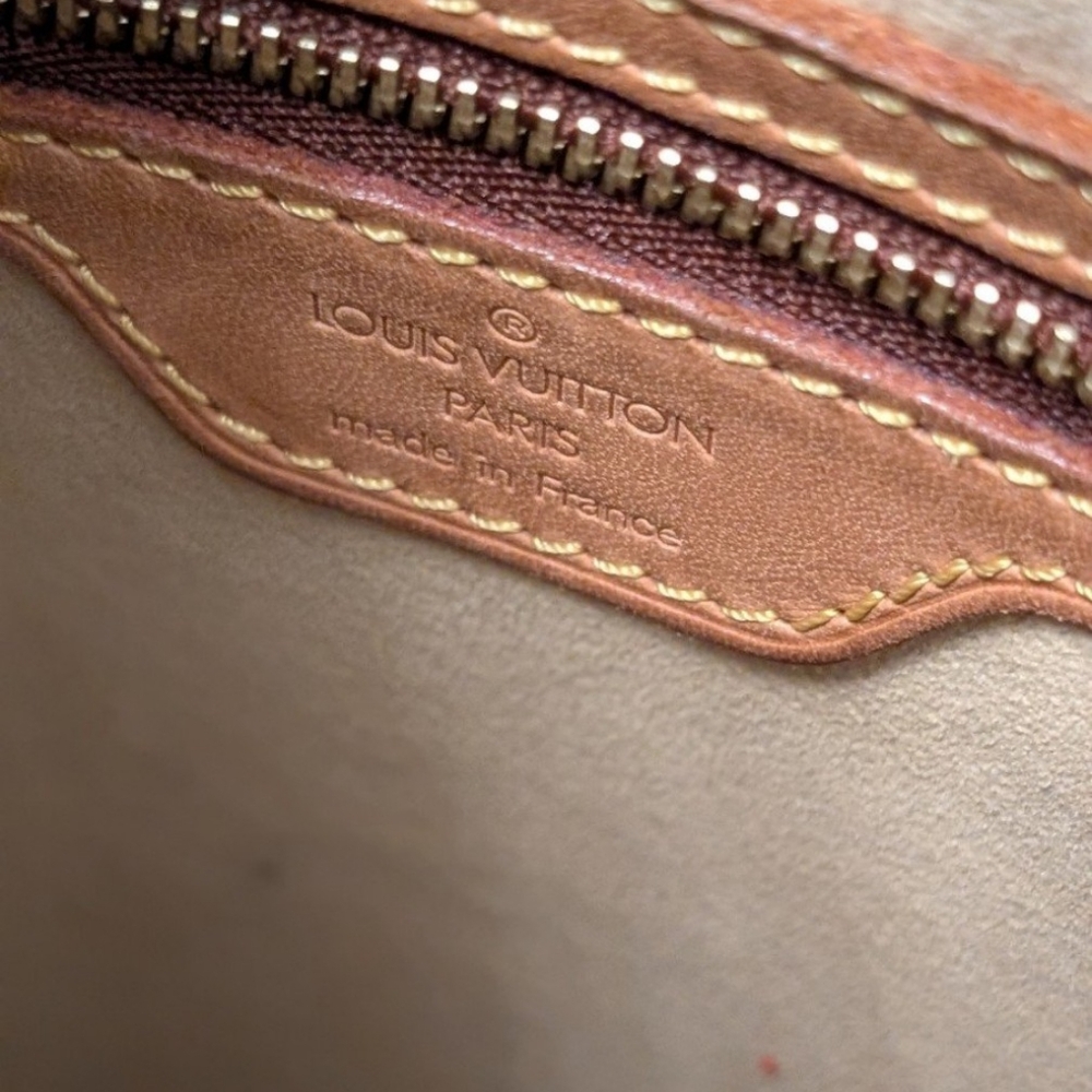 Louis Vuitton Looping GM - Picture 8 of 9